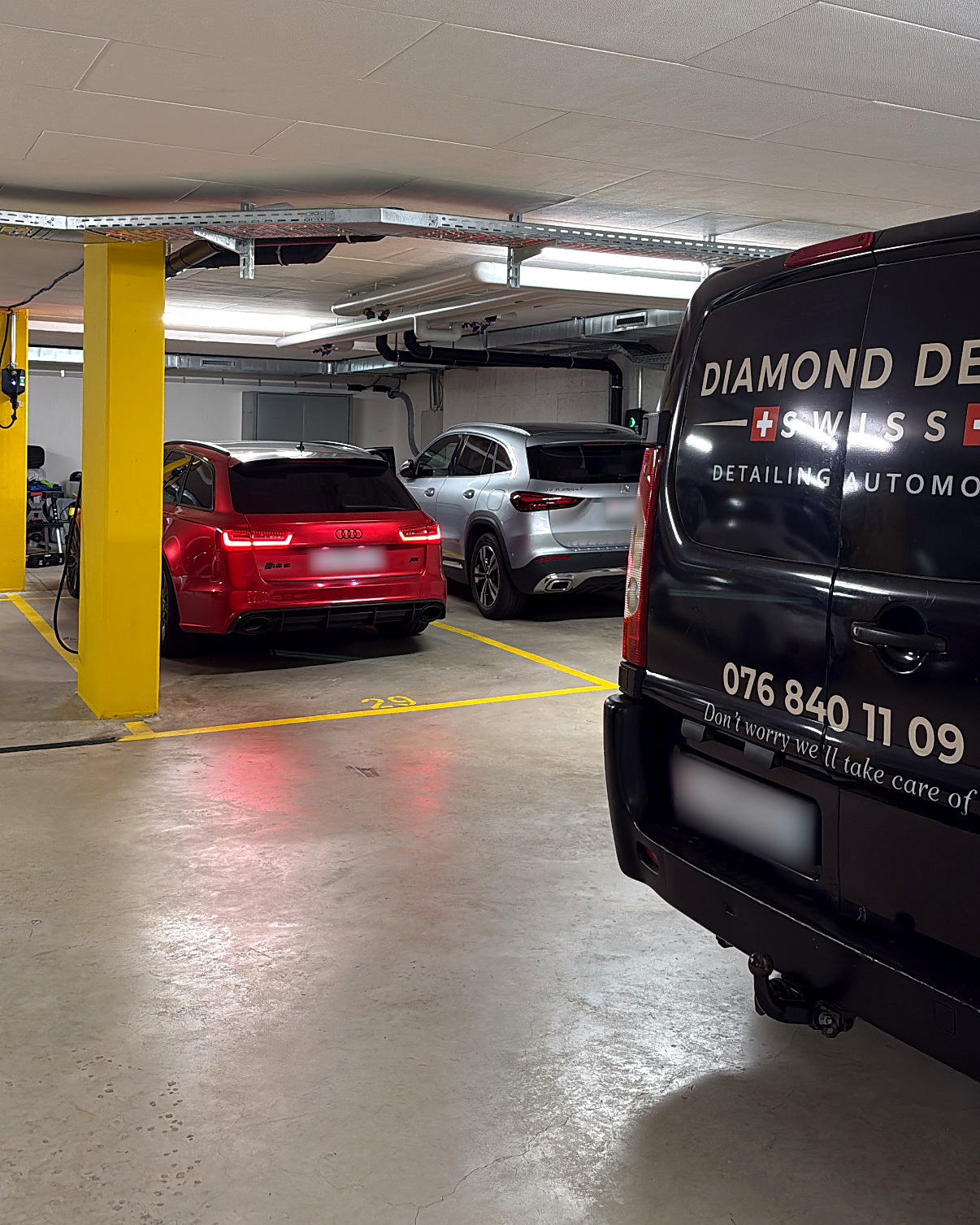 Audi devant la camionnette Diamond Detail Swiss