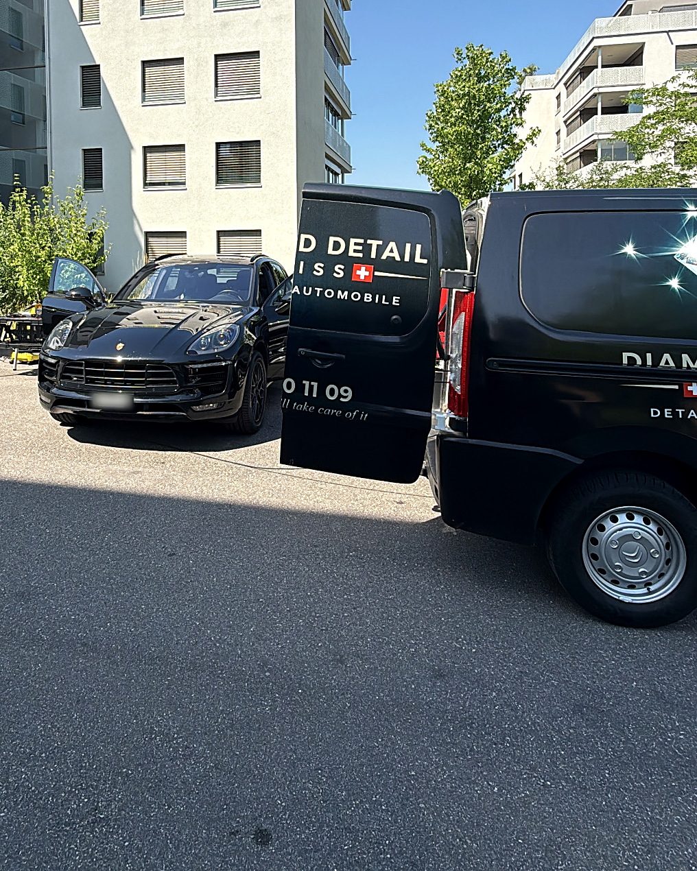 Porsche devant la camionnette Diamond Detail Swiss
